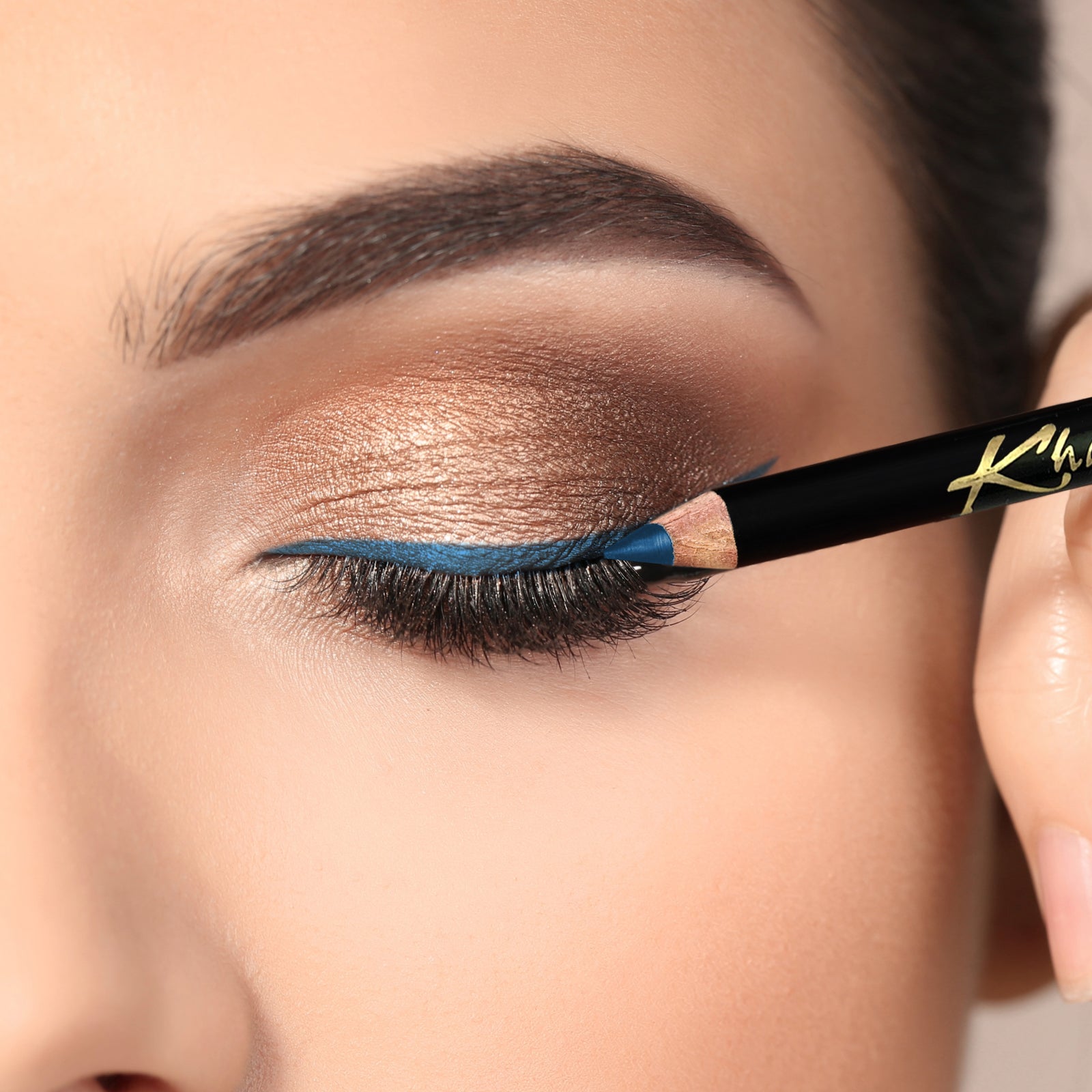 Khasana Eyeliner Pencil Set with a creamy formula and waterproof design for flawless, long-lasting eye definition. Blue Swatch